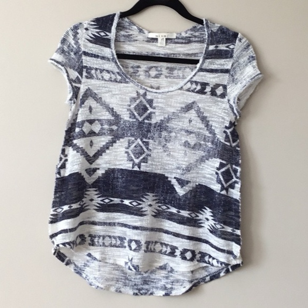 Francesca’s Miami Short Sleeve Top - Picture 2 of 6